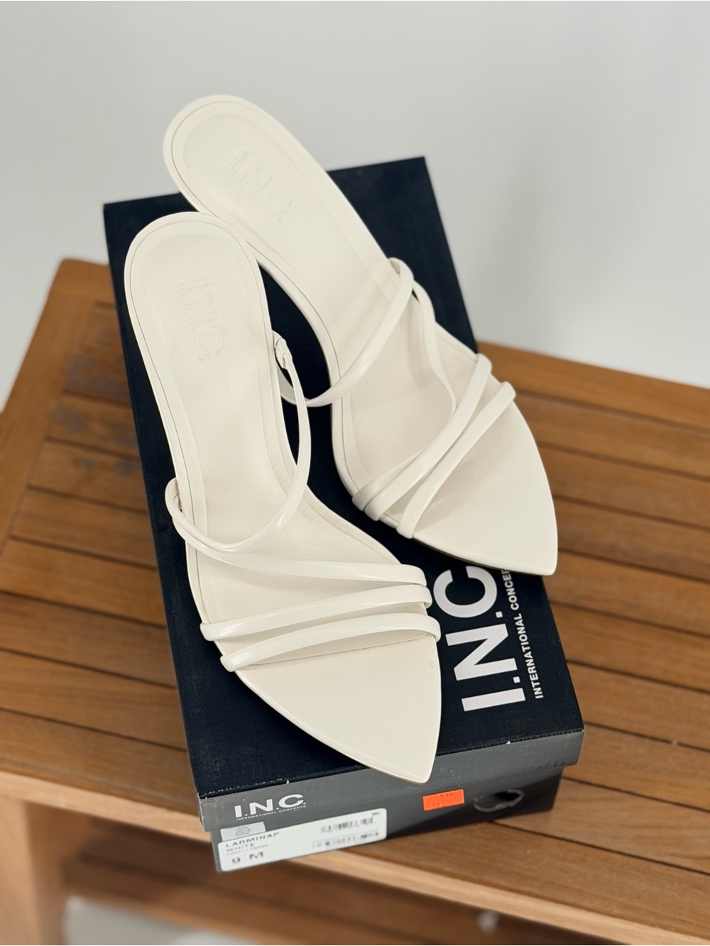 NEW INC International Concepts LARMINAP White Strappy Pointed-Toe heels size 9M